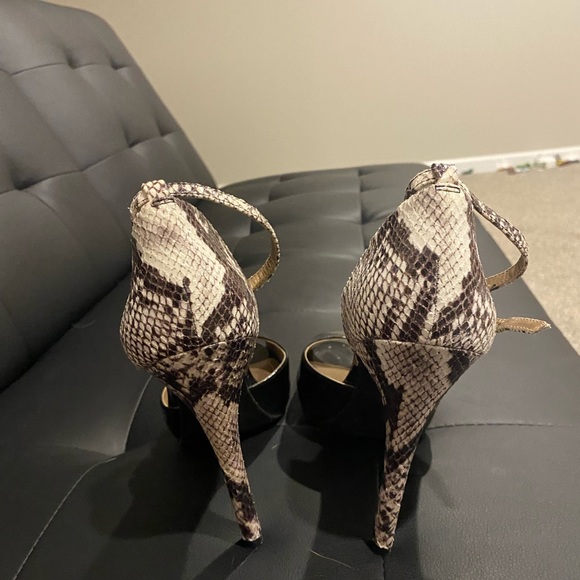 BCBGeneration peep toe pumps with ankle strap - Picture 3 of 3